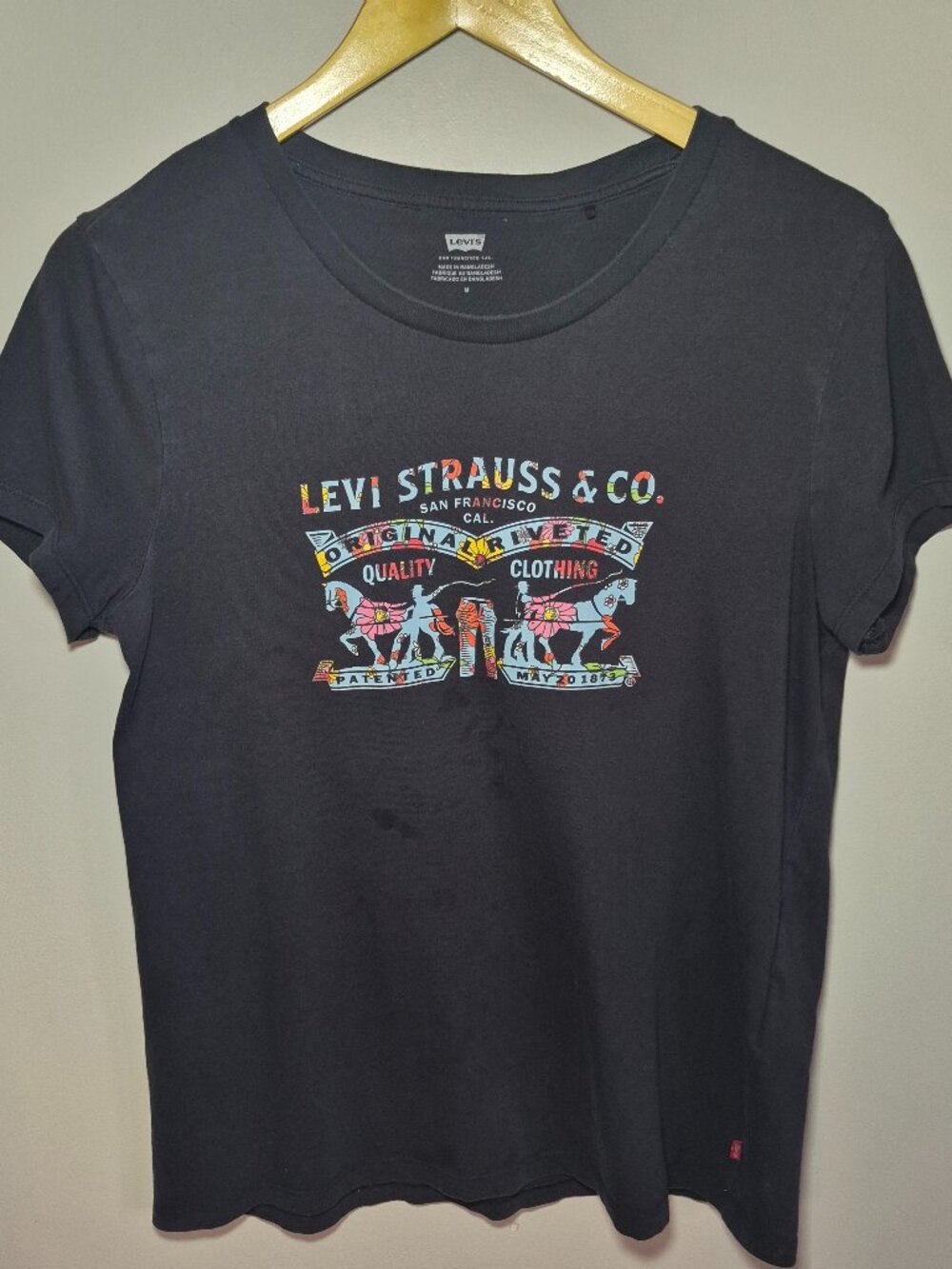 Levis Graphic T-Shirt Womens Medium Charcoal Black Floral Two Horse Logo